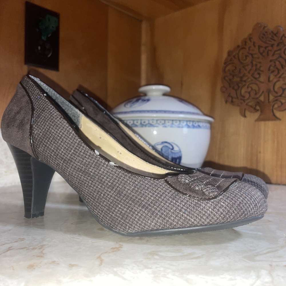 Eva & Zoe Round Toe Pumps 8‎